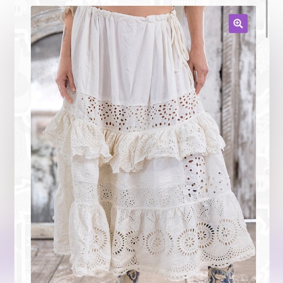 Elegant White Lace Skirt - Picture 7 of 7